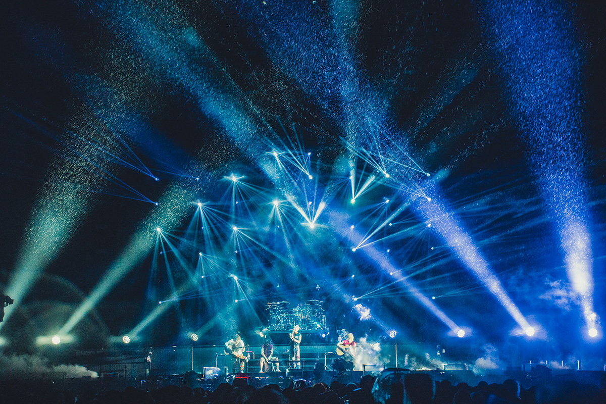 ONE OK ROCK、どしゃ降りのZOZOマリンで完全燃焼　異例のアリーナオールスタンディング開催に3万5000人が熱狂