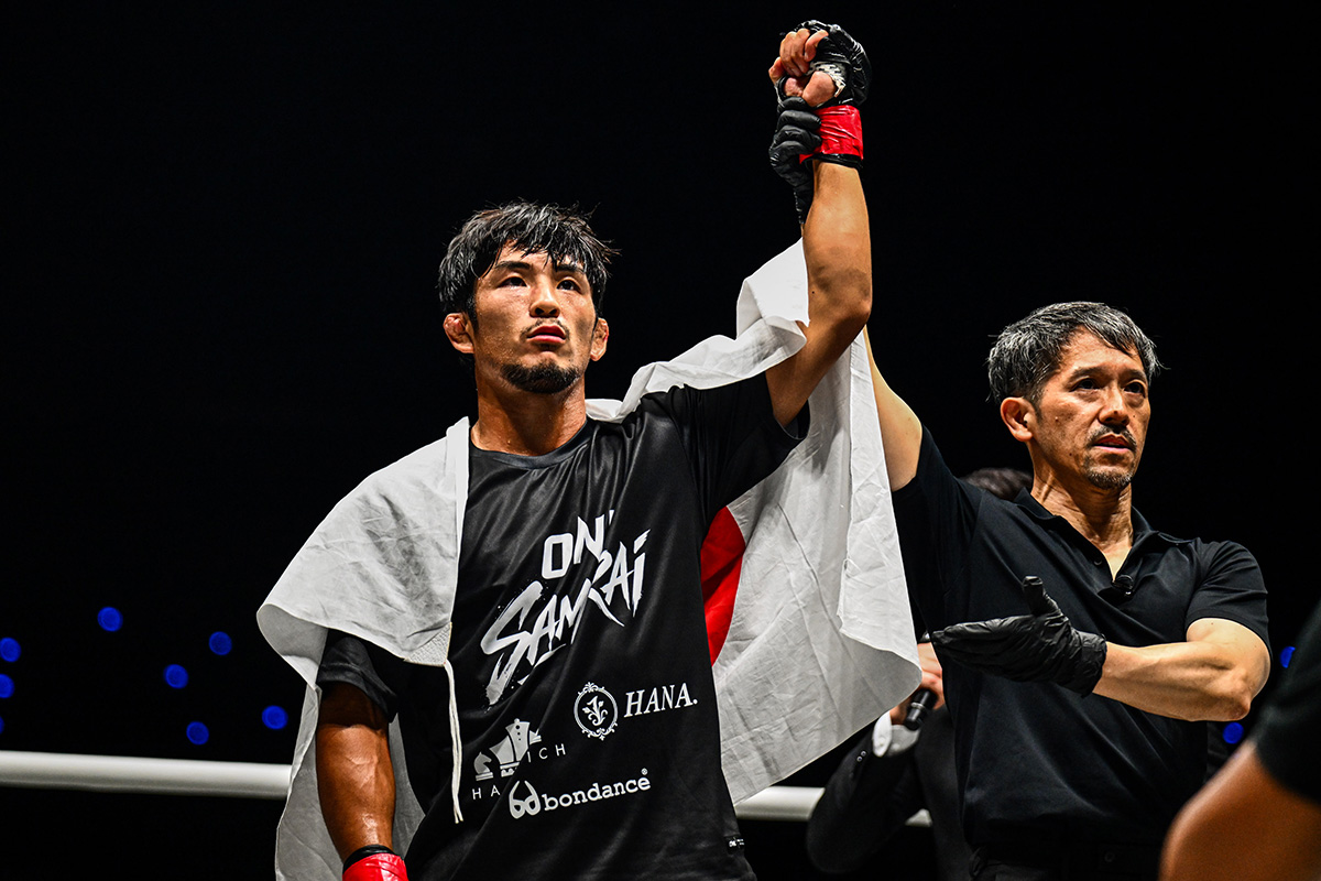 【ONE】前王者・若松佑弥、海外戦士の顎を衝撃“粉砕”　左フック炸裂でマウスピース吹っ飛ばす「格闘技は果たし合い」
