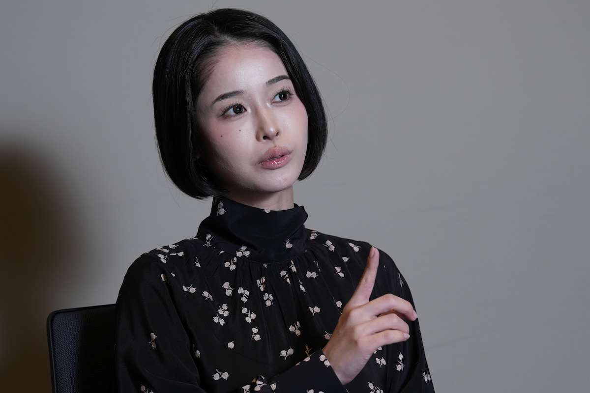 孤独な学校生活について語った【写真:井上学】