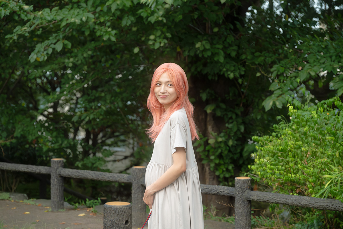 10kg減も話題…川口春奈、印象ガラリのピンク髪　主演映画で“我が子への愛”詰まった場面写真公開