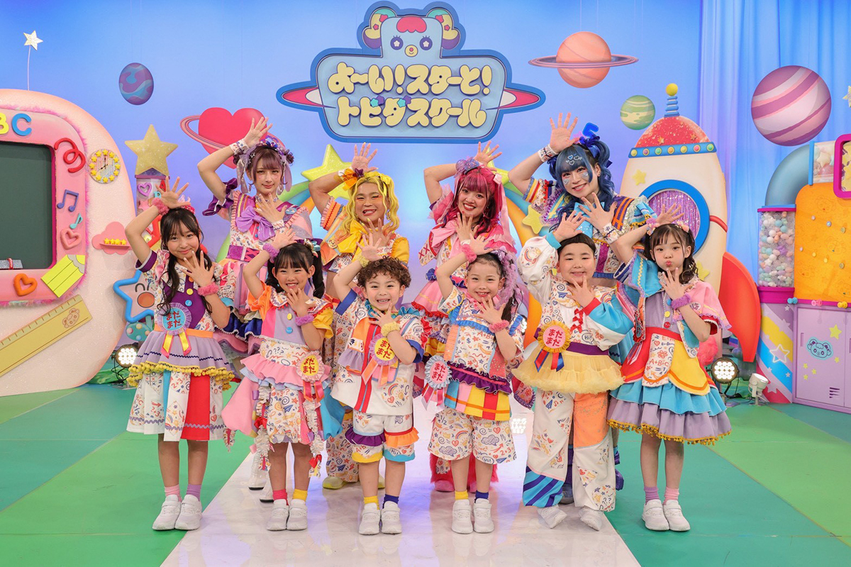 番組出演者たちとタイトルロゴ【写真：(C)テレビ朝日】