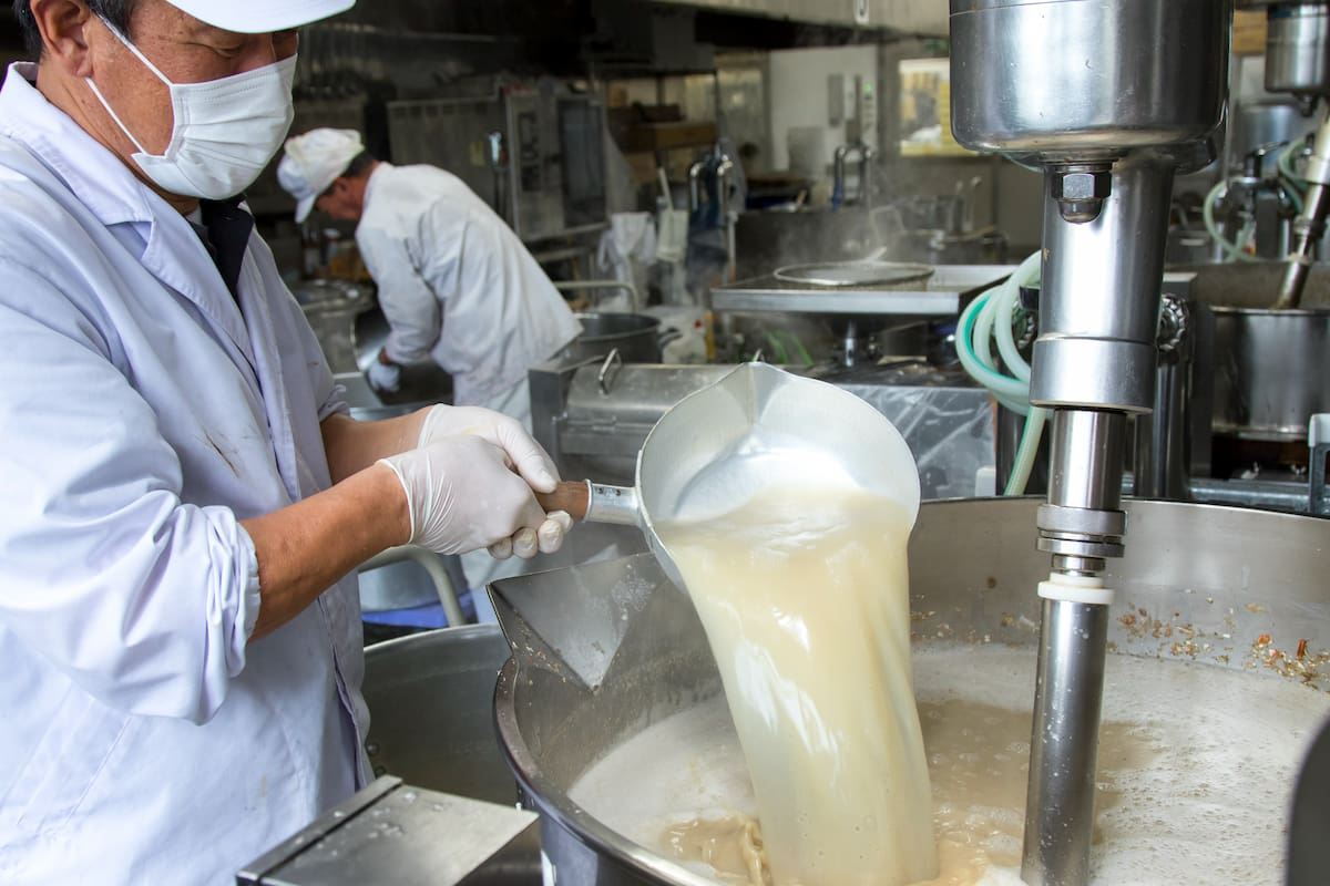 自社工場ではラーメン店の“命”となる各店のスープも託されている【提供：有限会社天辺ダッシュカンパニー】
