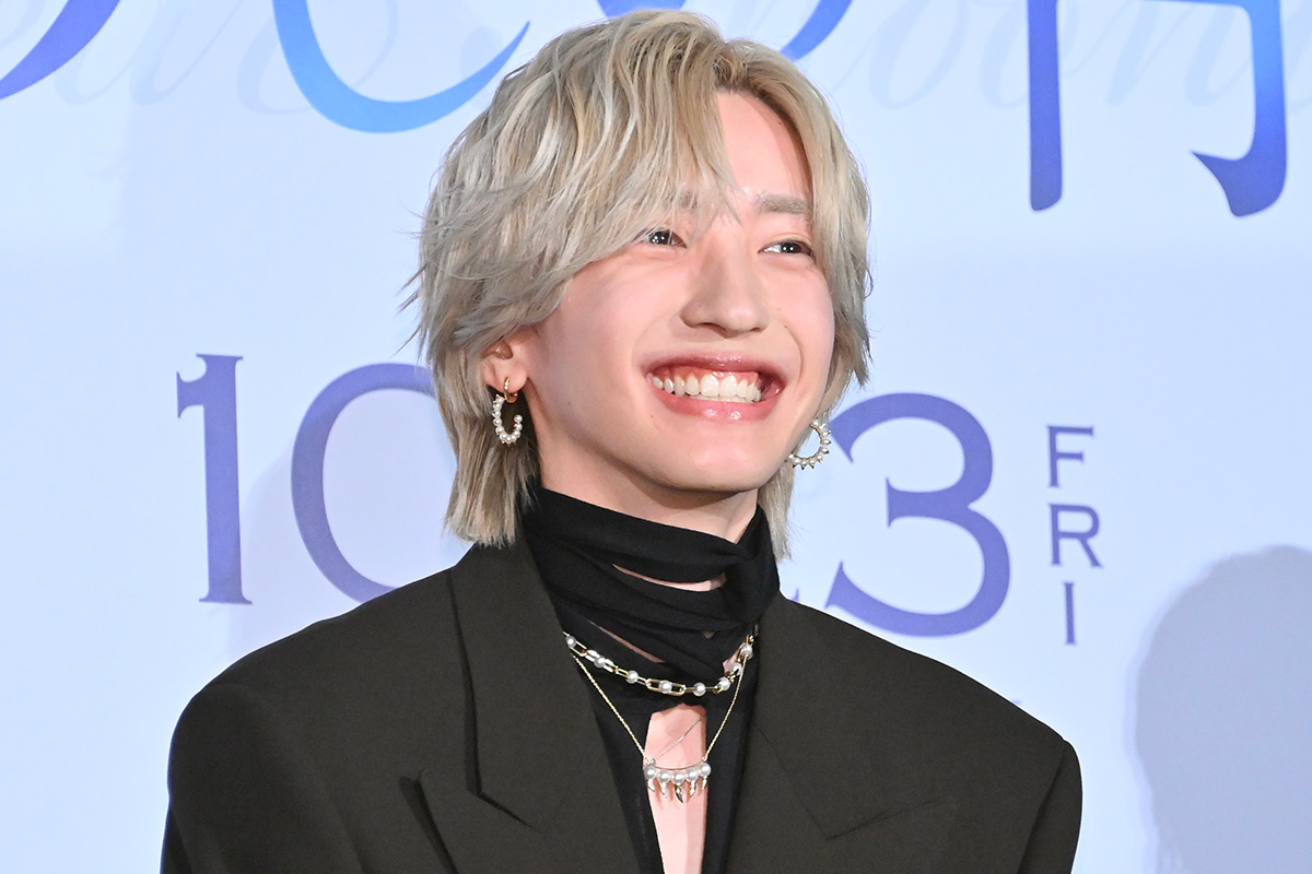 なにわ男子・道枝駿佑、役作りでプラチナブロンド復活　王子スタイルで女性ファン魅了…会場から拍手も