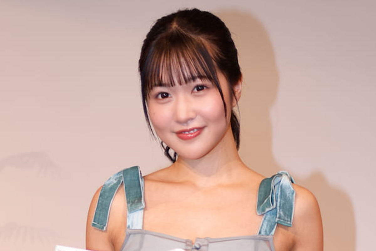 「みえてるけどいいの？」　“超ミニ”白Tの着こなしにネット衝撃「攻めてますね」「これはやばすぎ」