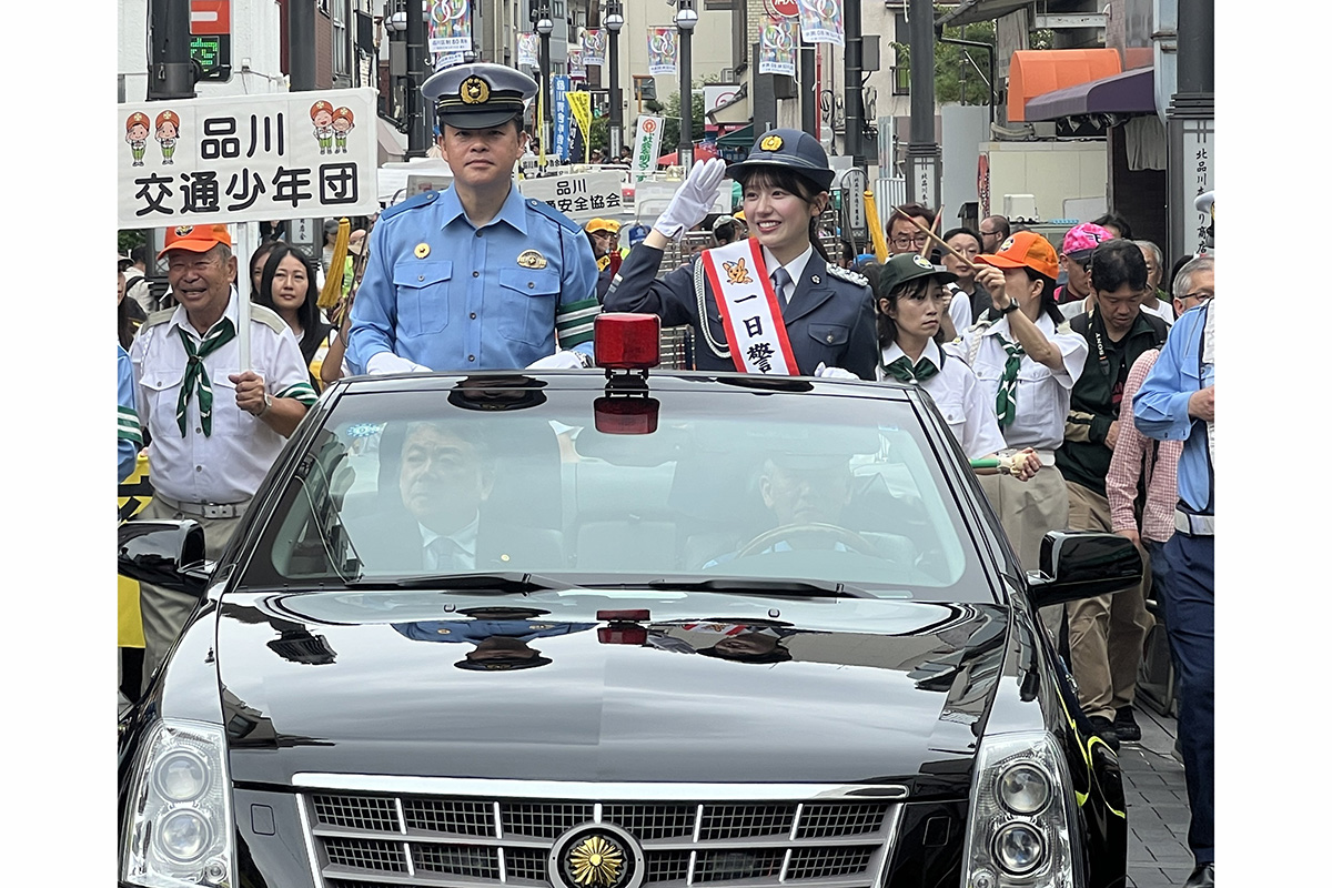 『グッド！モーニング』入江あんなアナ、初の警察制服姿で交通安全パレード「意識向上を願って」