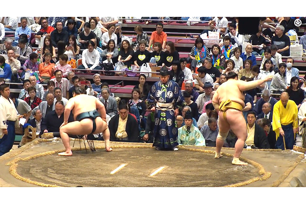 大相撲中継カメラに抜かれた目立つ装いの“大物”　視聴者は即発見「大御所あるやん」