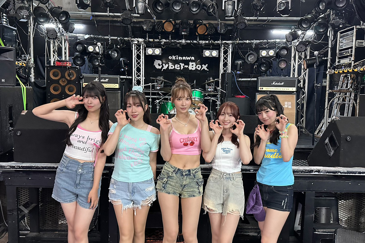 “日本一美しいドラマー”、チェリー柄シャツ姿が100万再生突破の大バズリ　きみとバンドに注目