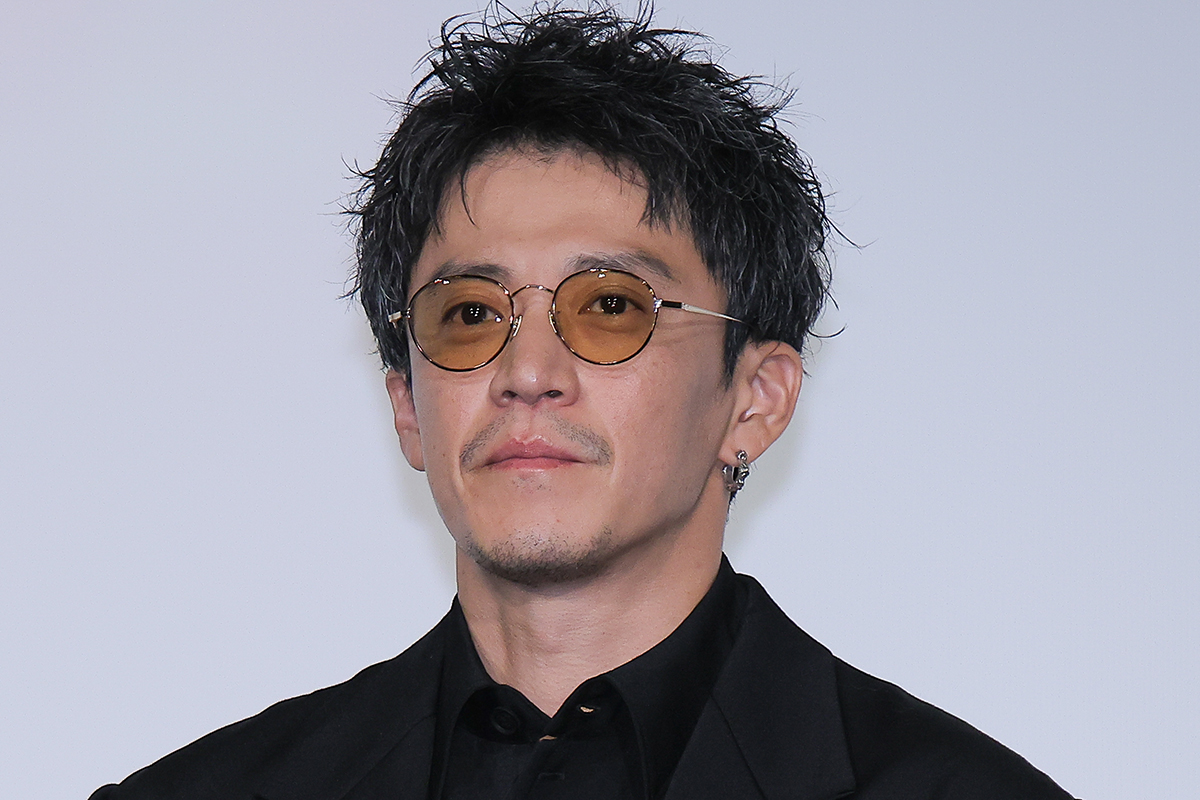 小栗旬、主演映画で間宮祥太朗は“8割全裸”　背中に和彫りメイク…「ぜひ注目してほしい。ネイキッド間宮」