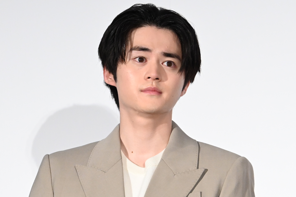 鈴鹿央士、増量中を告白　舞台上で大汗に「ほぼすっぴんです」と謝罪も…綾瀬はるからは称賛「肌がきれい」