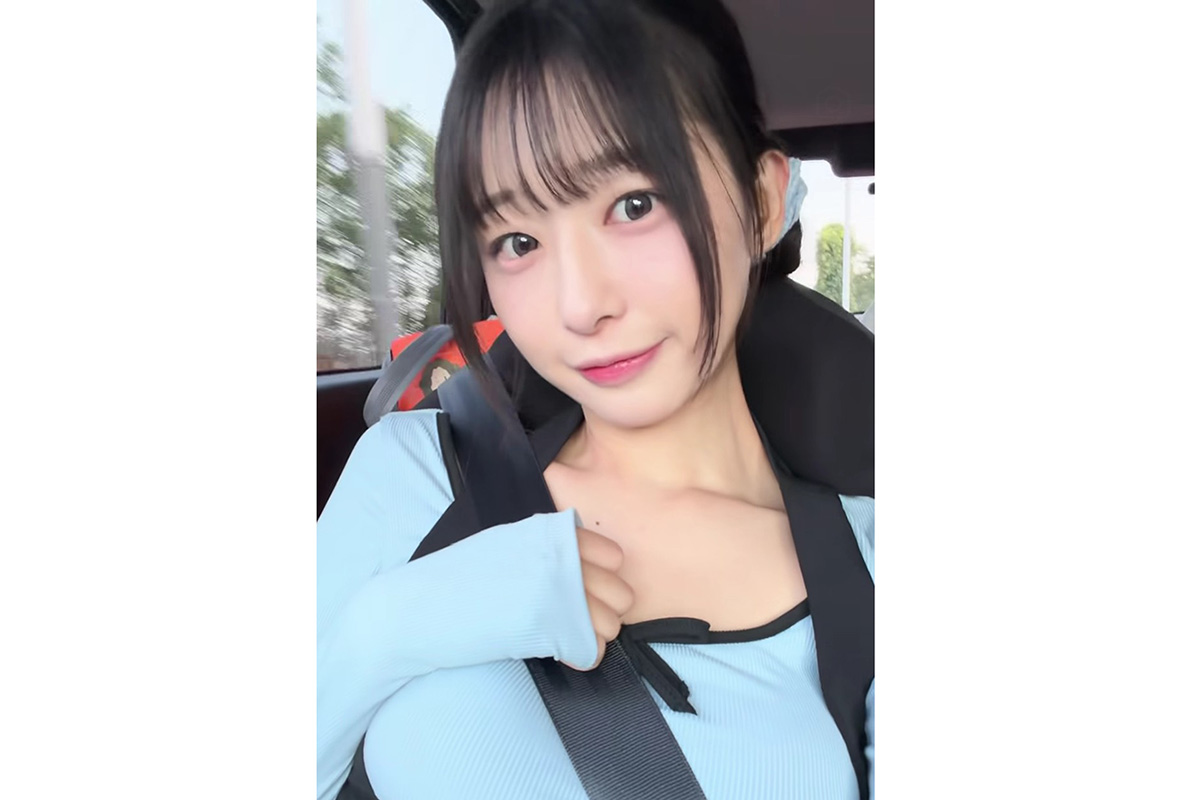 「こんな可愛い子が助手席にいたら」我妻ゆりかのミニスカ“絶対領域”に熱視線「運転に集中出来ない」