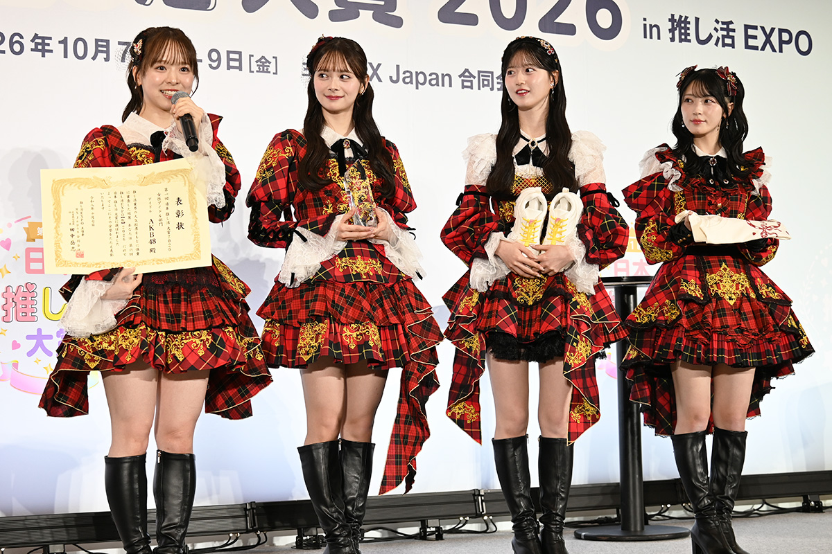 表彰式に出席したAKB48の倉野尾成美、伊藤百花、八木愛月、佐藤綺星（左から）【写真：ENCOUNT編集部】【写真：ENCOUNT編集部】