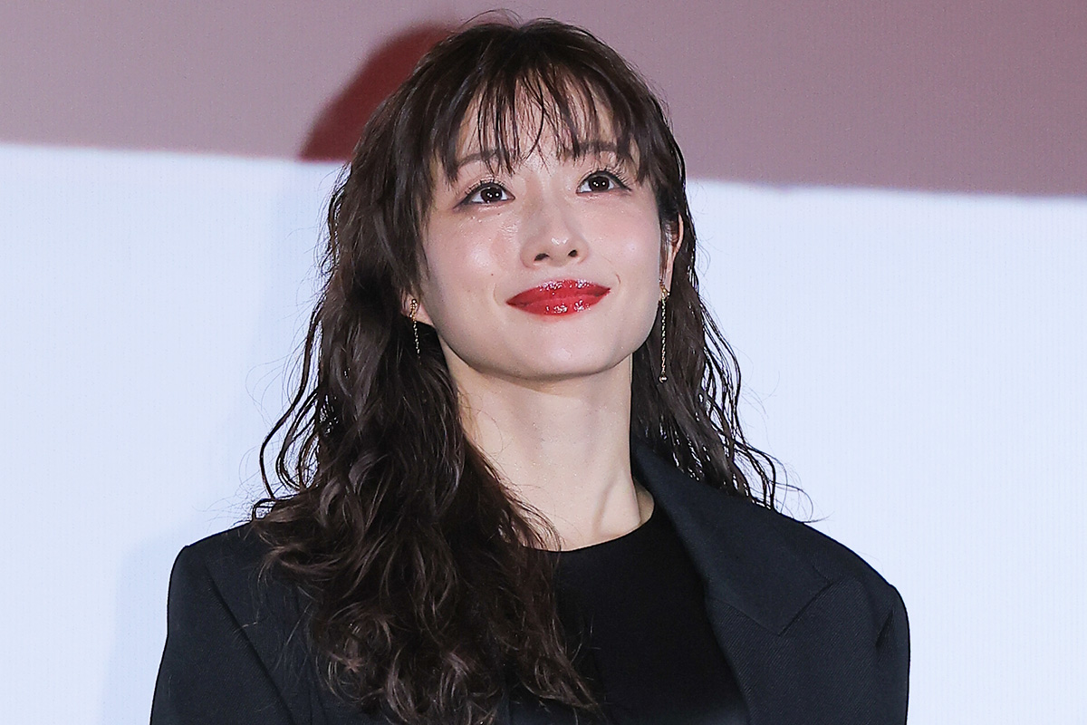 舞台あいさつに登壇した石原さとみ【写真：ENCOUNT編集部】