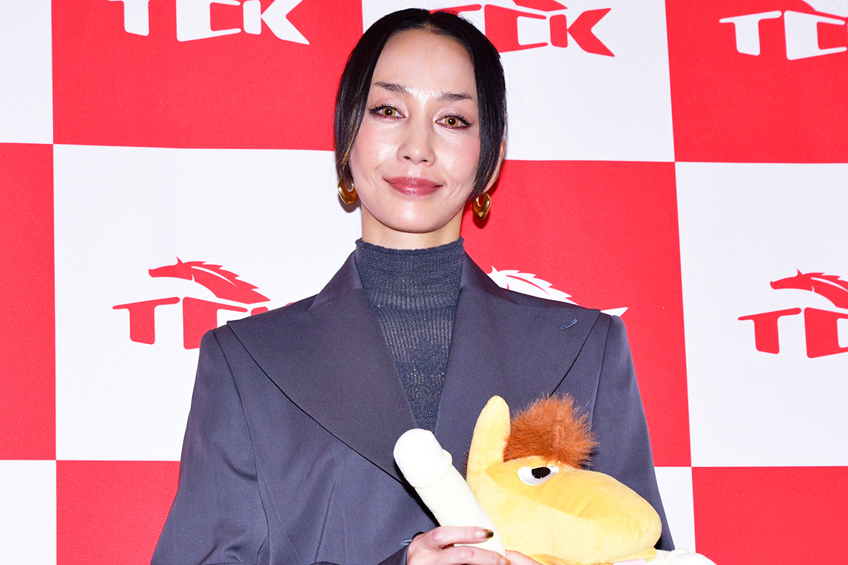 囲み取材に応じた中島美嘉【写真:ENCOUNT編集部】