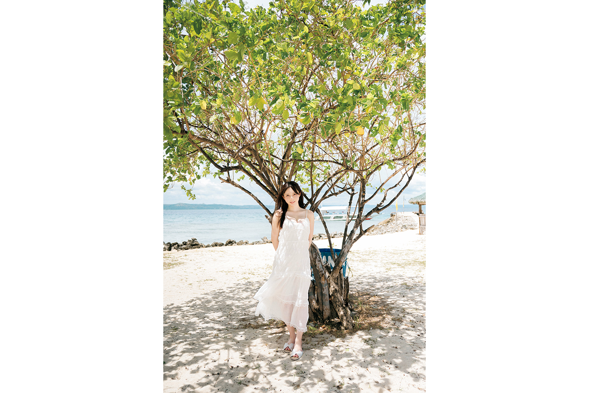 水瀬さらら、1st写真集の水着カット解禁　“天国に一番近い島”で「天使のような美しさ」を披露