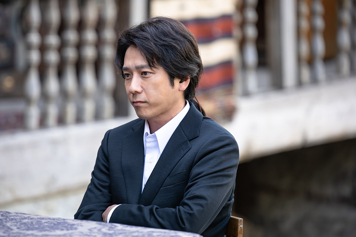 【VIVANT】二宮和也に見た「超一流俳優同士」の演技、プロデューサーが語る第19話クライマックス秘話