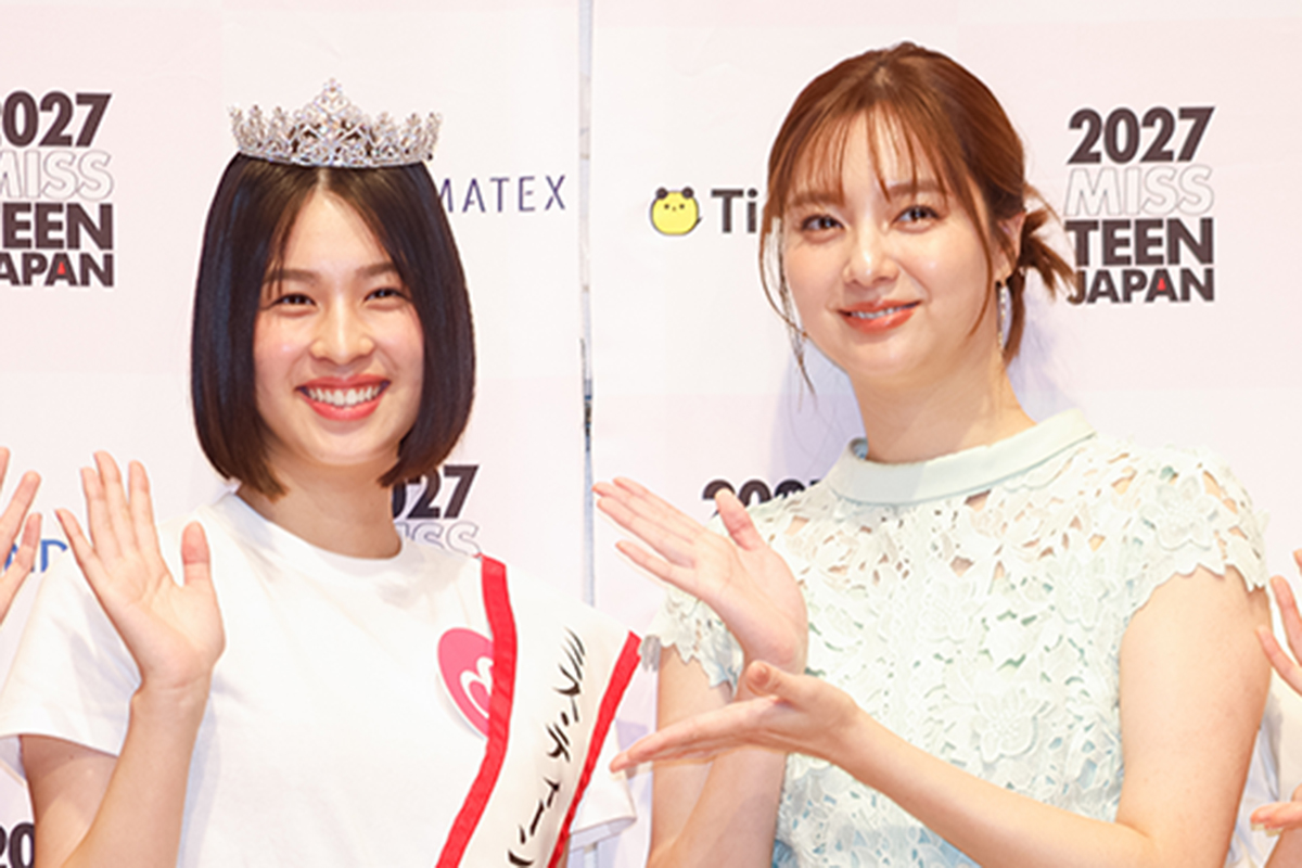 グランプリに輝いた中島璃娃さん（左）と新川優愛【写真：ENCOUNT編集部】