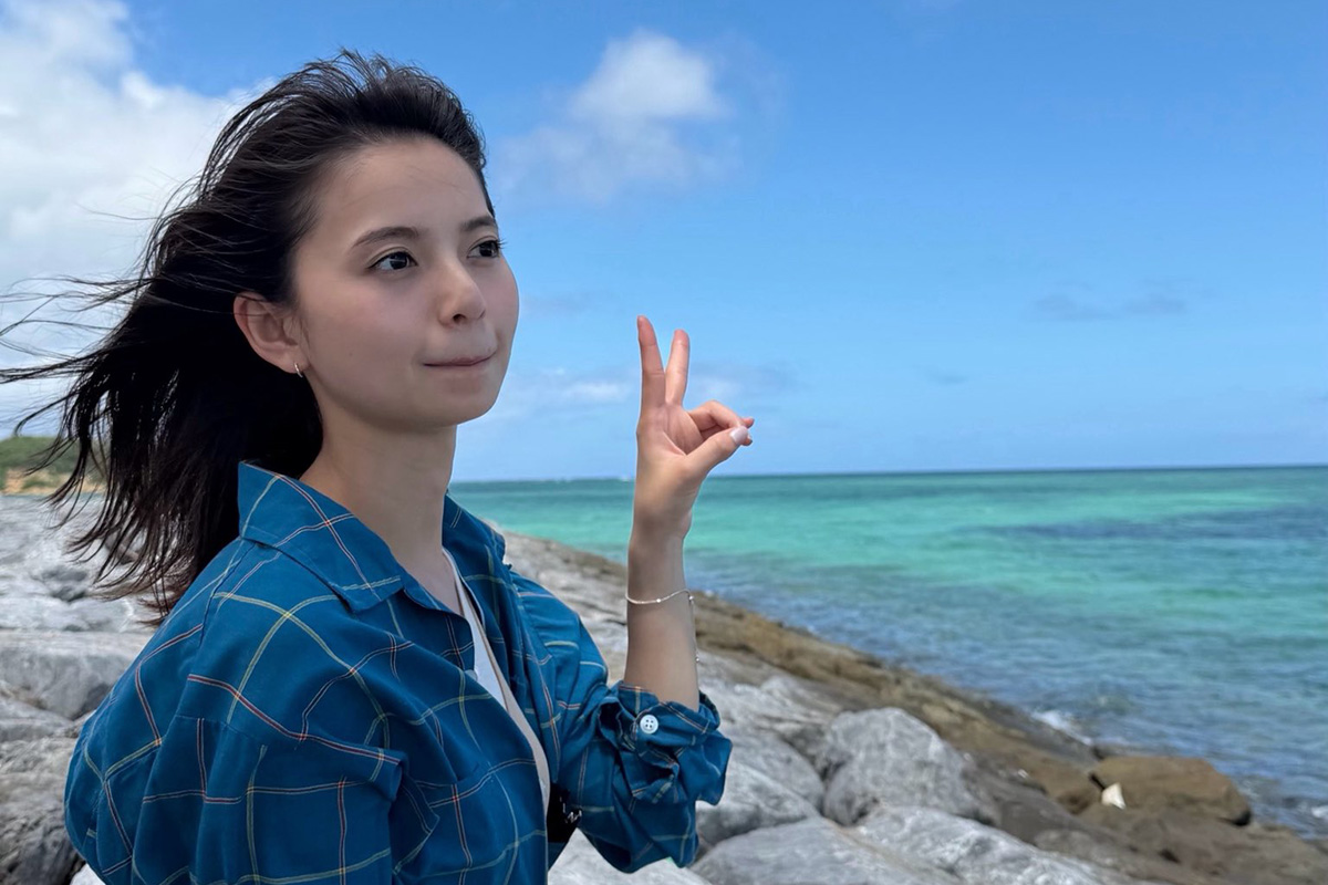 28歳・齋藤飛鳥、膝上丈ワンピ姿　際立つ全身スタイルに「可愛すぎる」「絵になります」とファン称賛