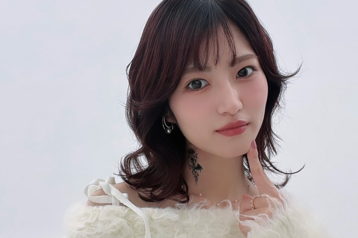 若月佑美、オフショルニット×ミニスカ姿　「めっちゃ綺麗」「可愛すぎる」とファン称賛