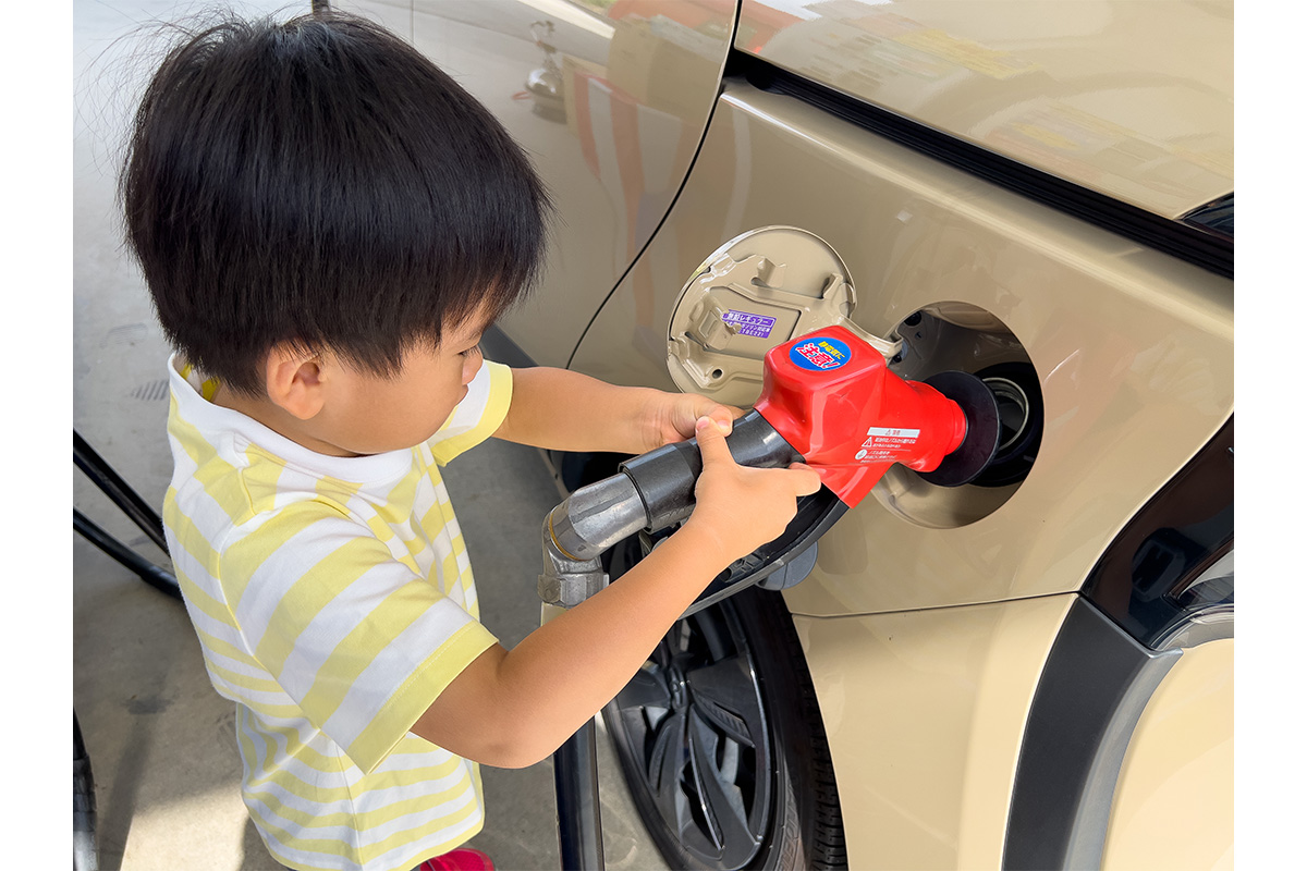 ガソリンスタンドでの子どもの給油が物議に（写真はイメージ）【写真：写真AC】