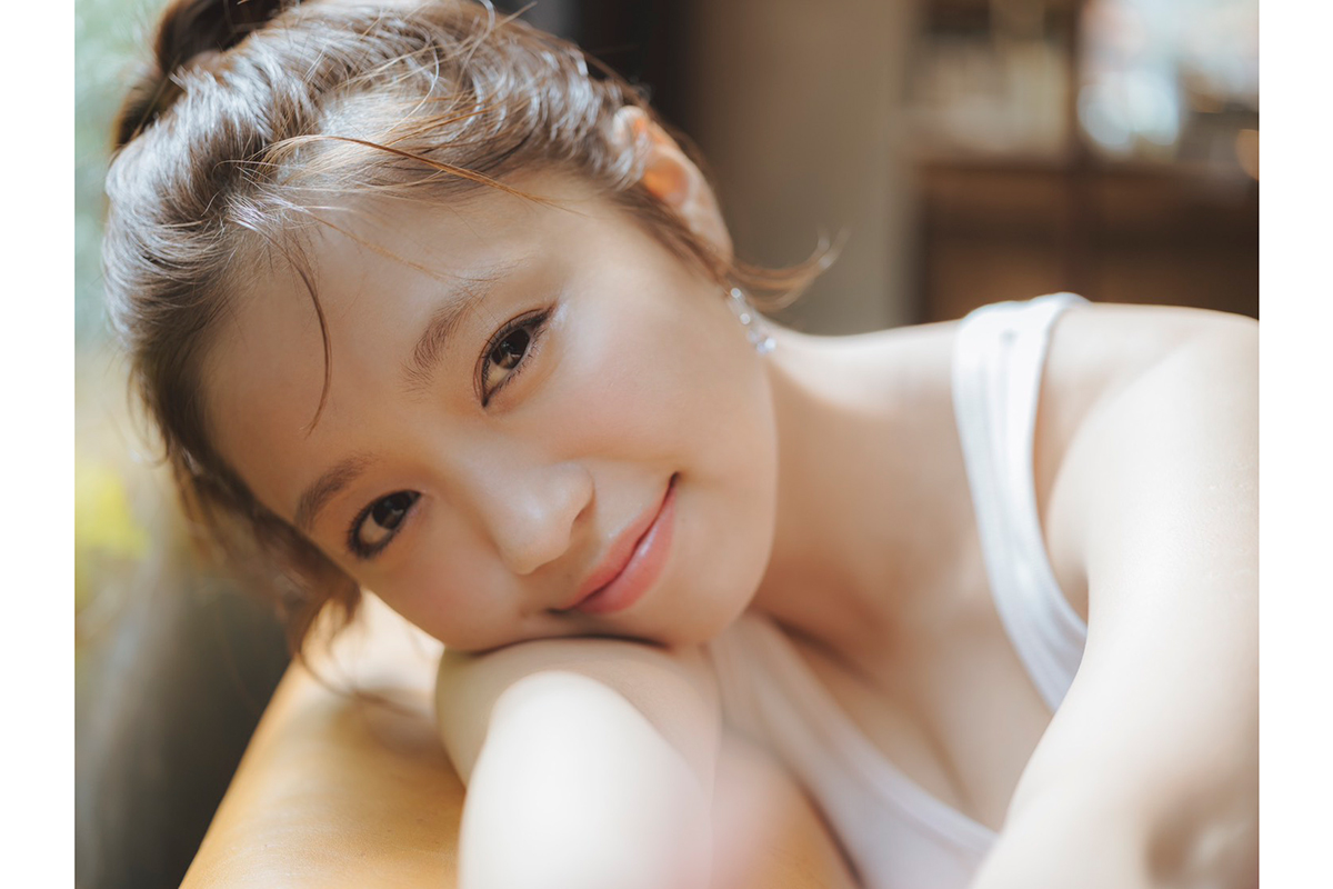 大原優乃、初フォトブックから先行カット解禁　泡風呂シーンや至近距離ショットなど