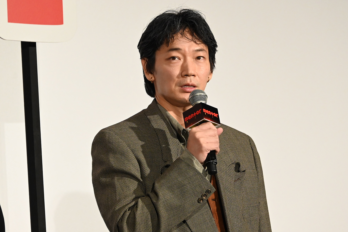 綾野剛は“フルスイング型俳優”と監督称賛　石原さとみと共に「ブンブンブンって振り回してくる役者のワン・ツー」