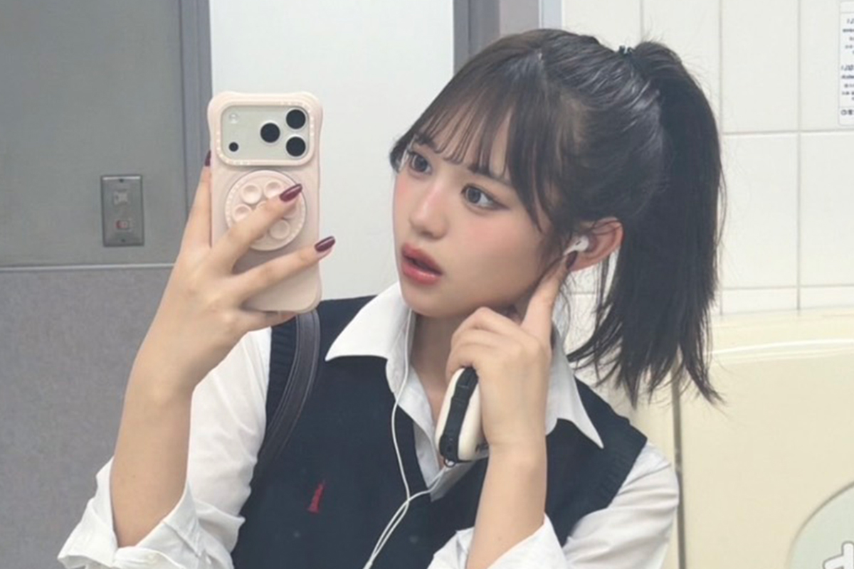 代田萌花、ミニスカ制服姿にファン熱狂「まじスタイル良すぎ」「超可愛い」