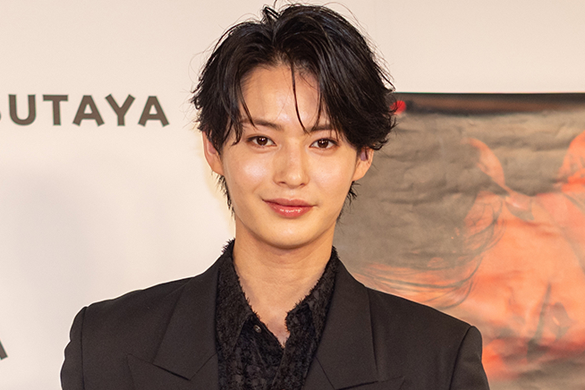 戦隊シリーズの主演・冬野心央、“革命的美男子”を自ら発信「目、鼻、口、顔の全てが美しい」