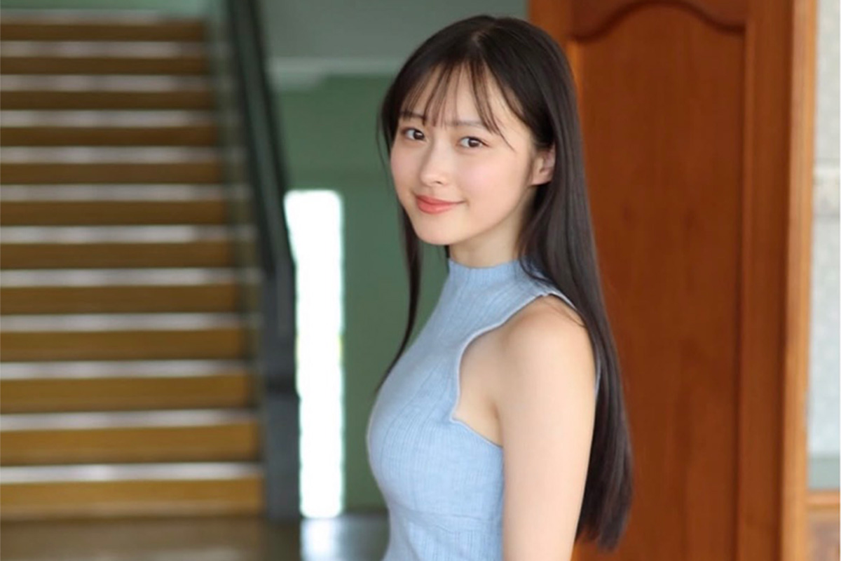 「14歳で仕上がり過ぎ」“逸材美少女”榎本彩乃、ぴったりミニ丈衣装に「これは凄い」「スタイル神」と称賛の声