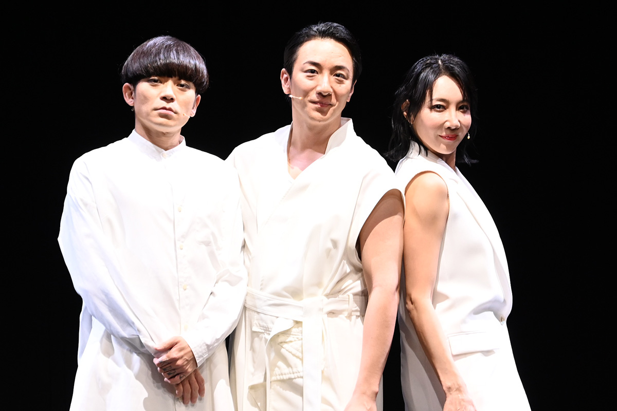 囲み取材に出席した(左から)KELO、大貫勇輔、柚希礼音【写真:ENCOUNT編集部】