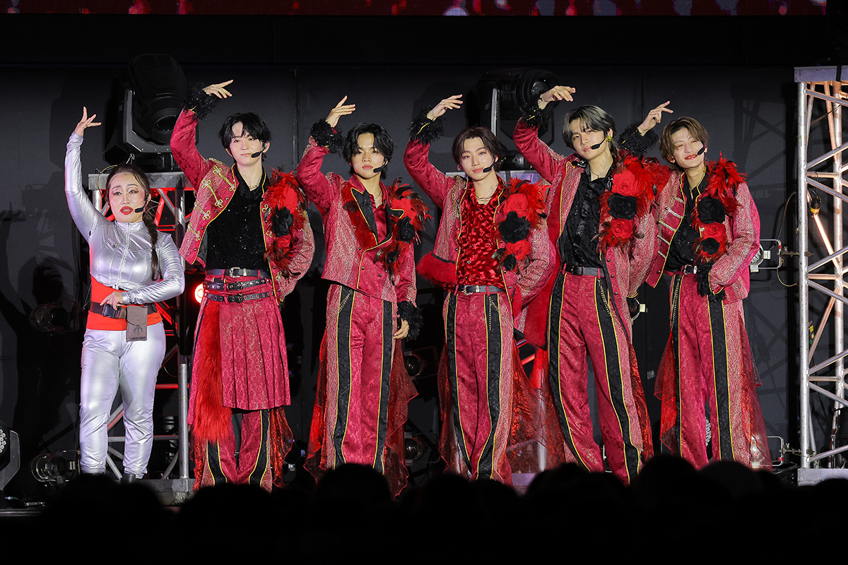 イベントに登場したLienelとサプライズ出演したキンタロー。（左）【写真：ENCOUNT編集部】