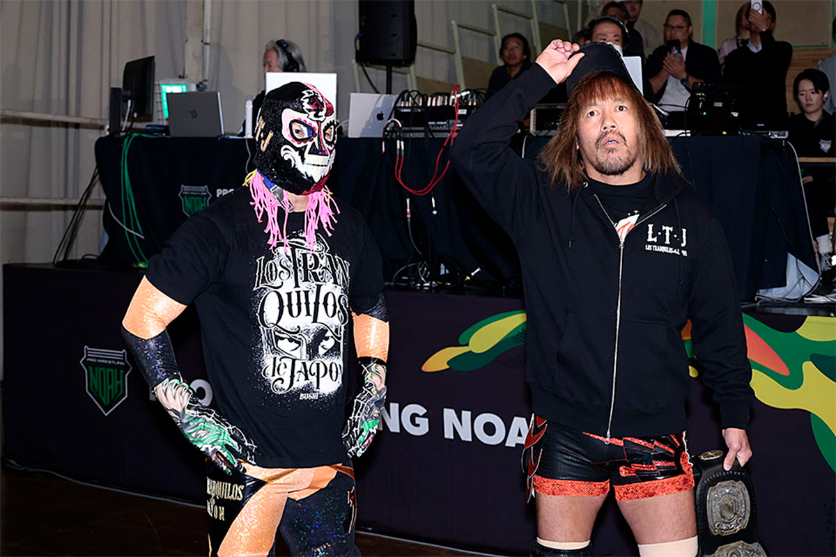 内藤(右)とノアマットで大暴れしている【写真:(C)プロレスリング・ノア】
