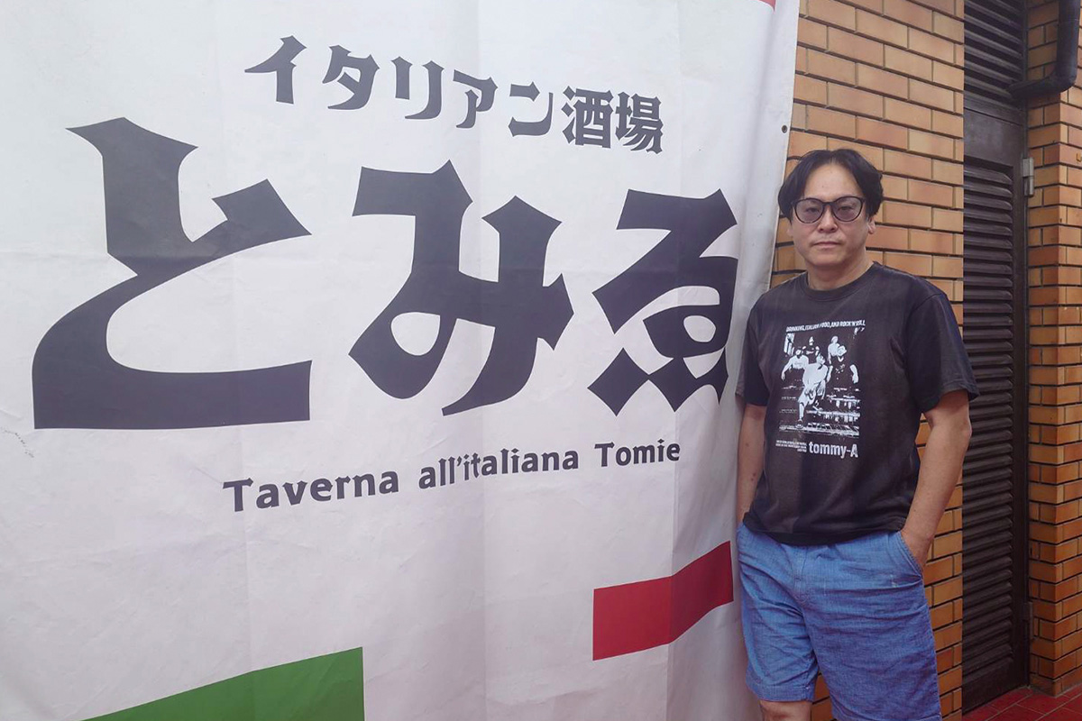 大久保で「イタリアン酒場とみゑ」を経営する射駒タケシ【写真：ENCOUNT編集部】