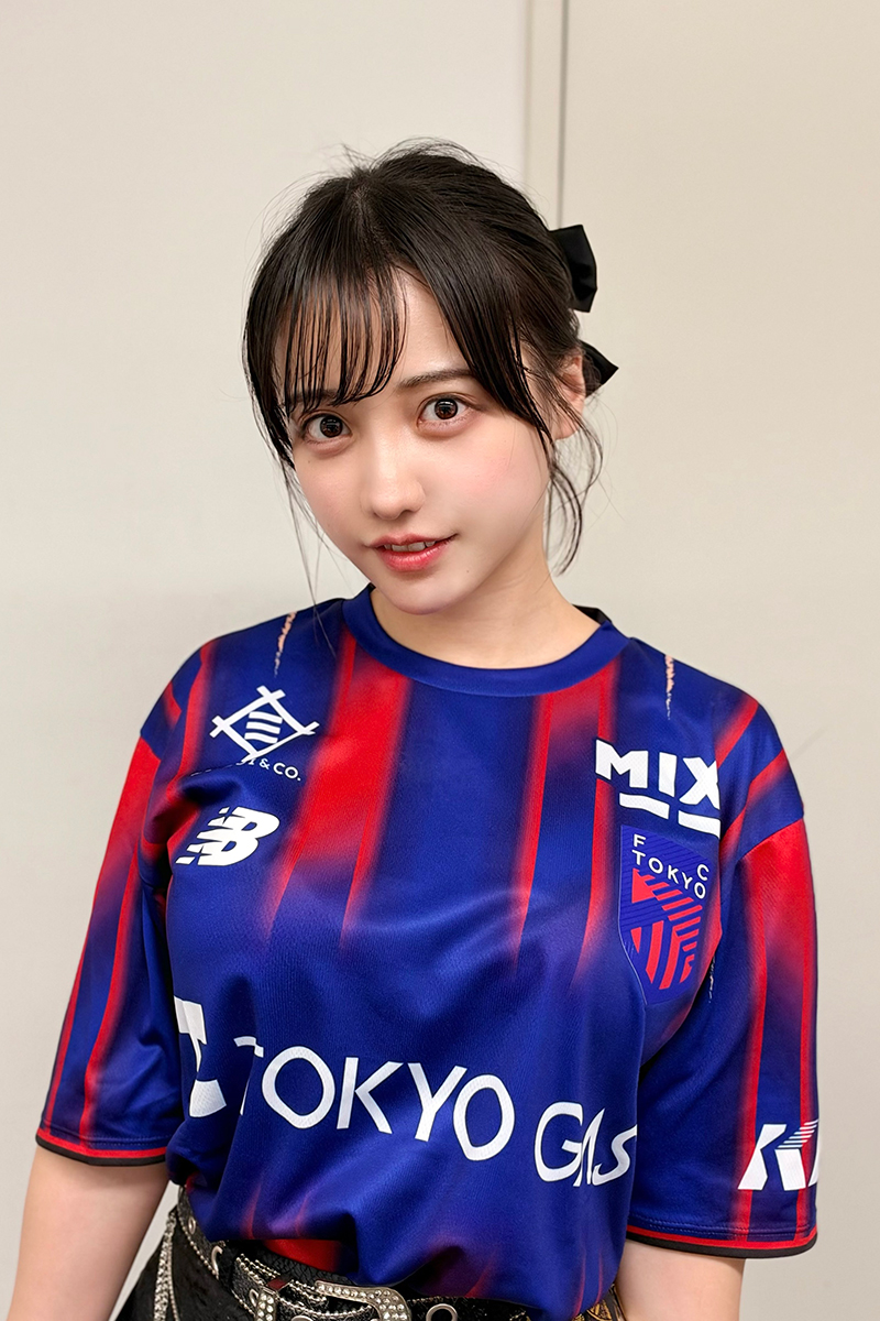 INUWASI・はのんまゆのサッカーユニ姿【写真：X（＠HANON_INWS）より】