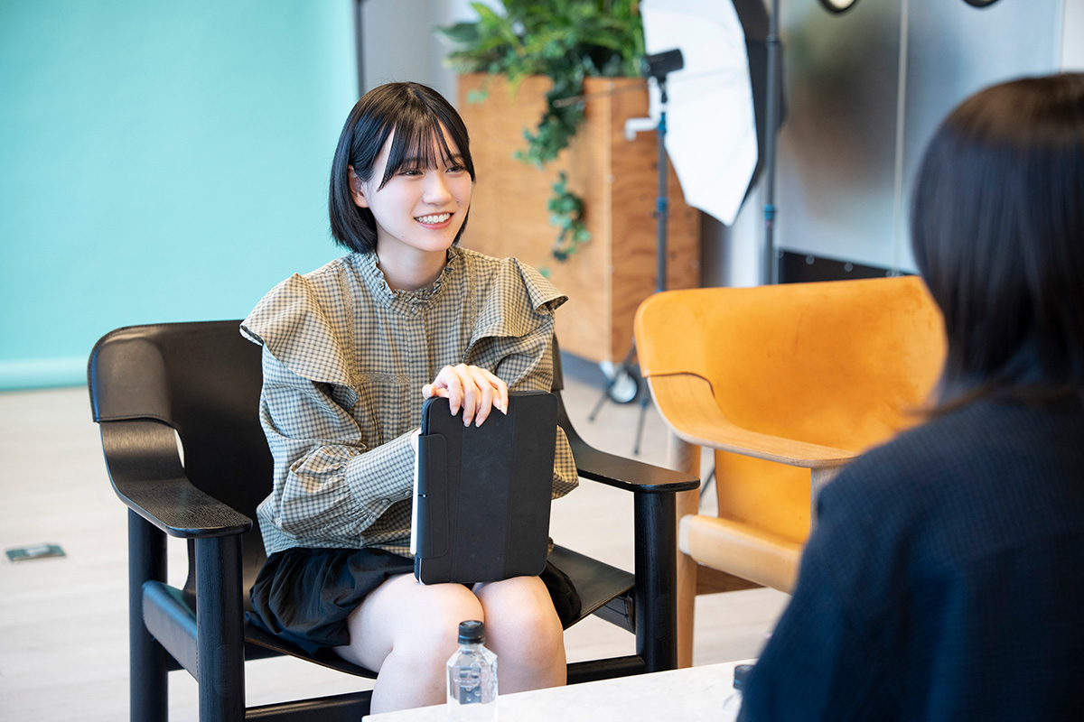 インタビュアーを担当した柳堀花怜【写真：増田美咲】